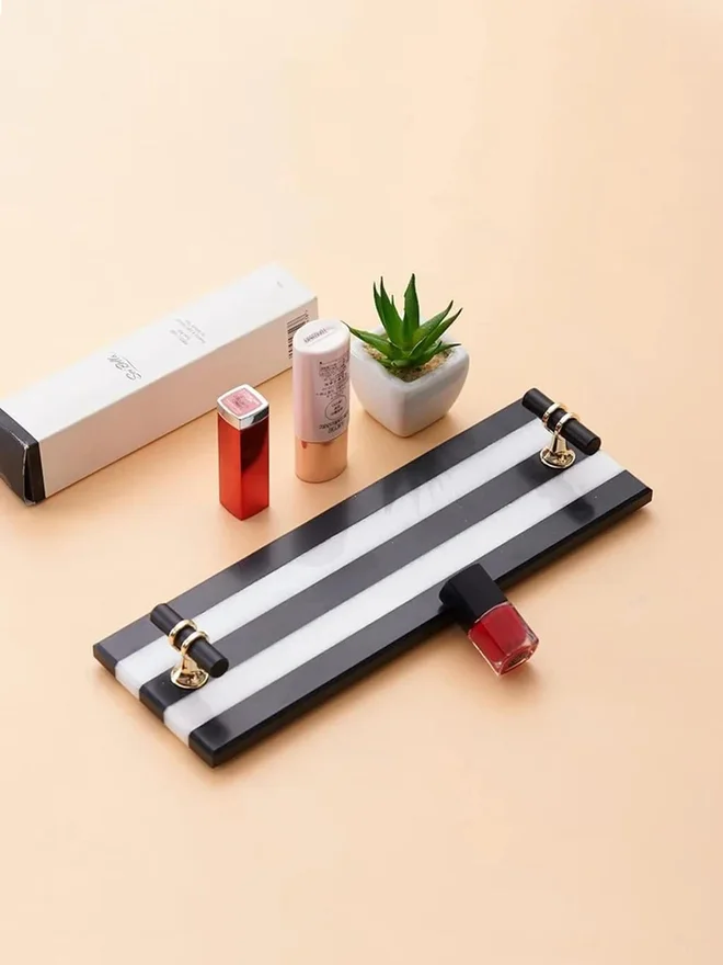 1 تشيس 1CHASE Stripe Natural Marble Tray with Black and Gold Handle